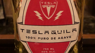 La última idea de Elon Musk es patentar una bebida llamada Teslaquila, y los productores de tequila no están contentos<em></em>